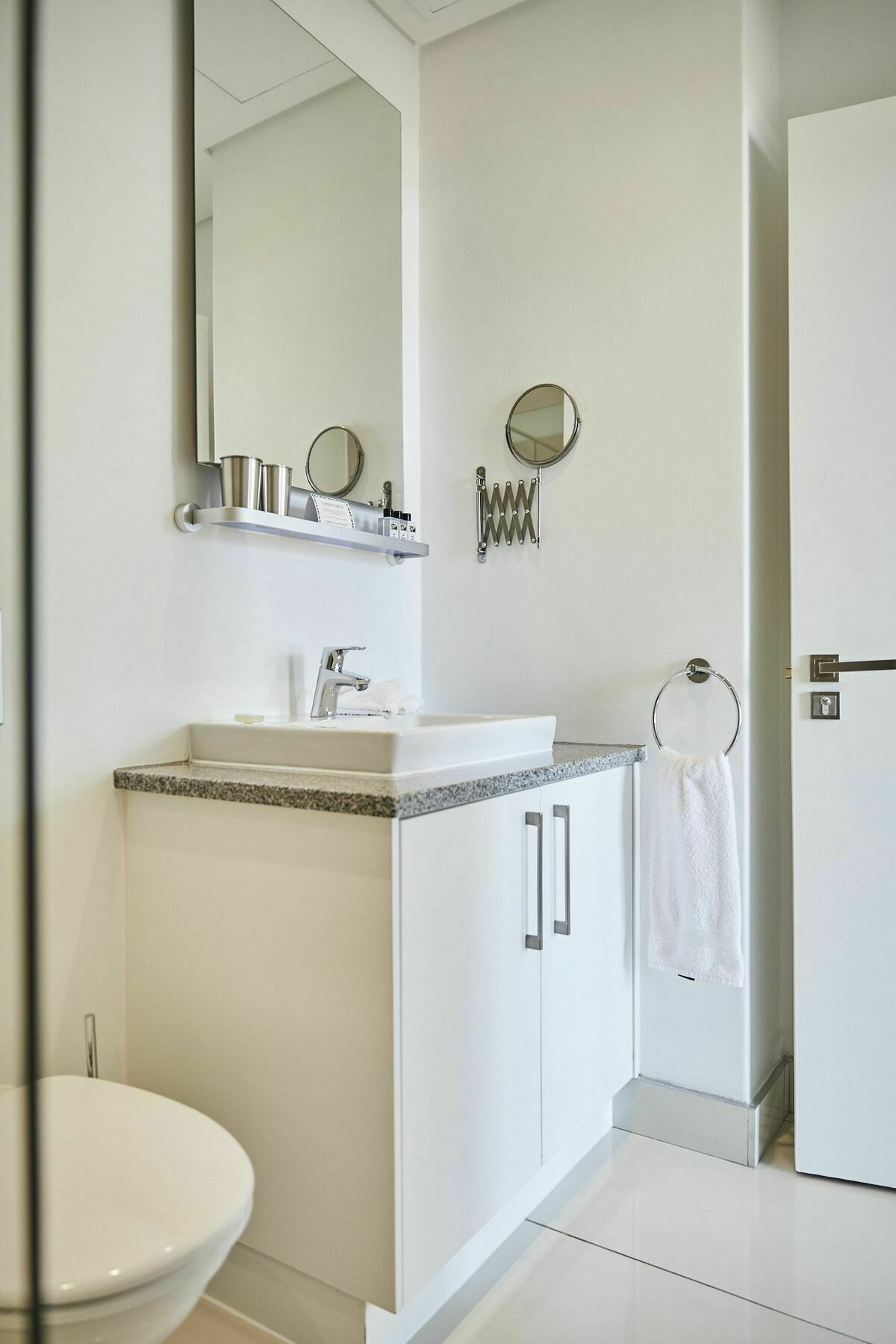 Antrim Luxury Apartment 404